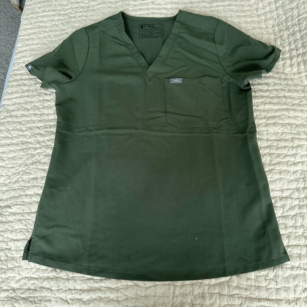 GREEN FIGS SCRUB TOP NEW CONDITION